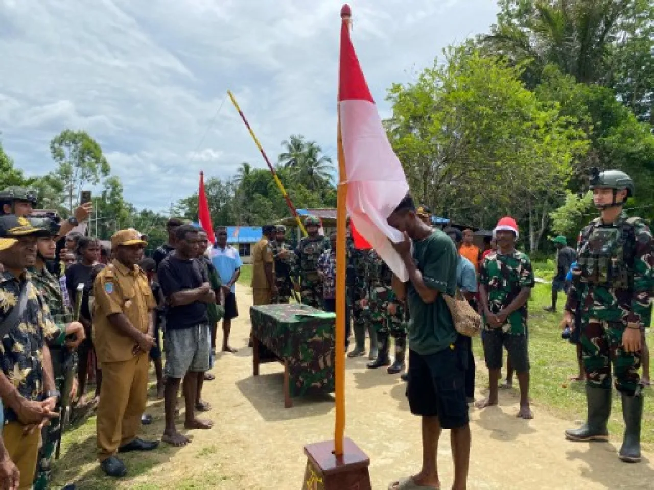 Lagi, 8 KKB Serahkan Diri ke Satgas TNI 501/BY