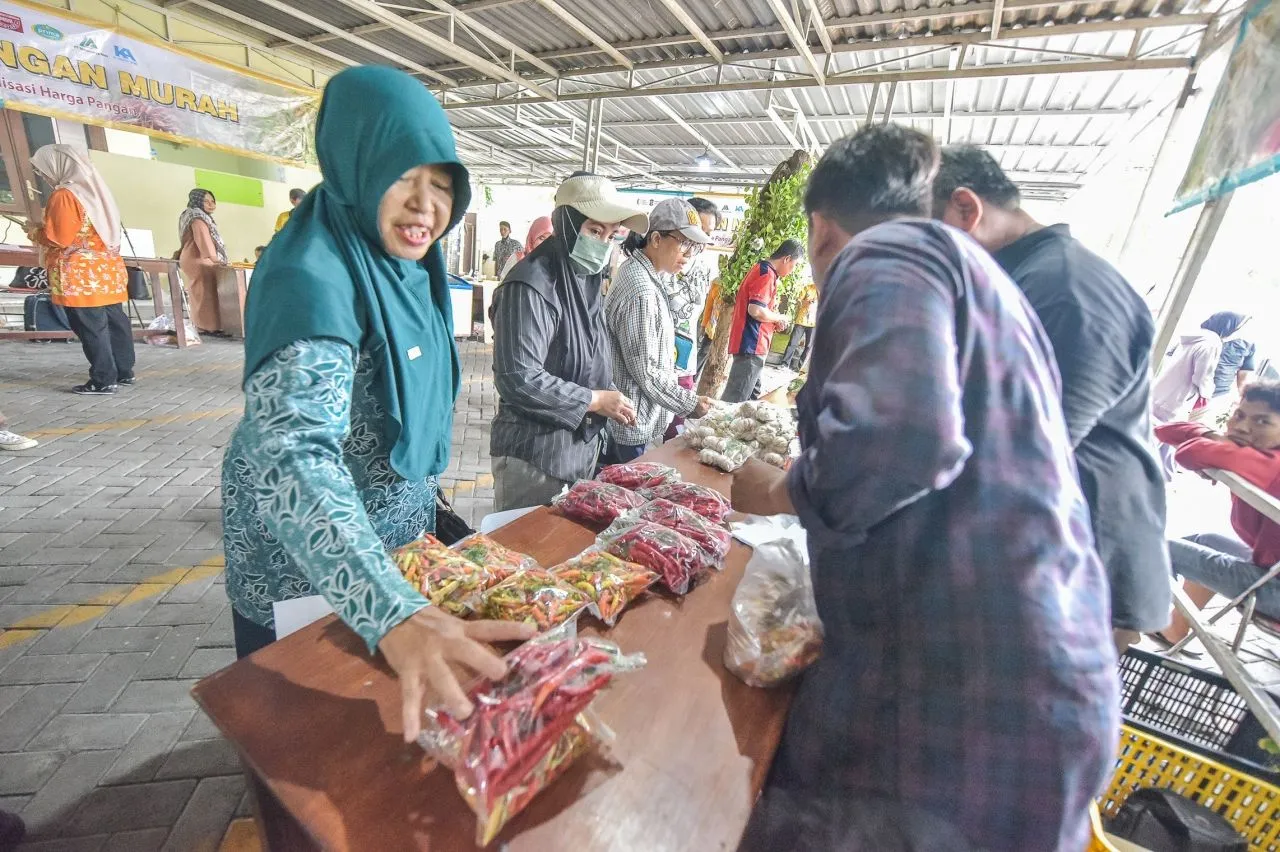 Redam Inflasi, Pemkot Surabaya Gelar Gerakan Pangan Murah di Gununganyar