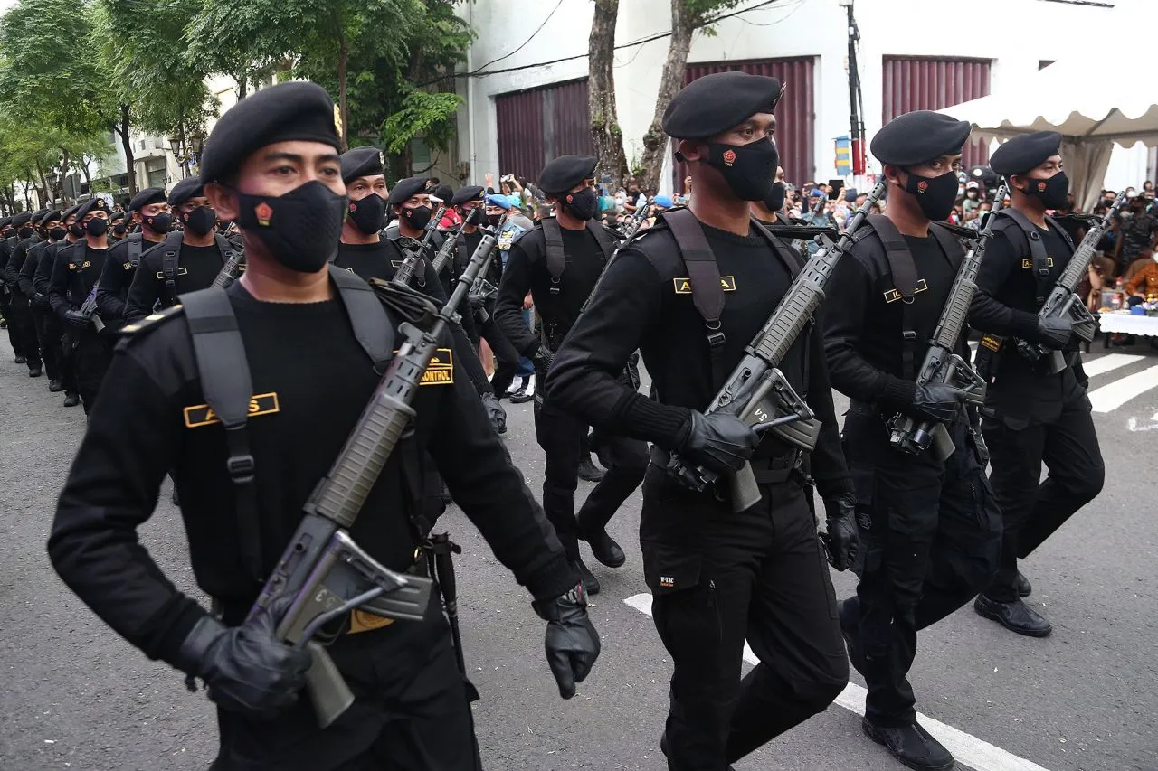 Meriahkan HUT ARMADA RI Ke 79, Pemkot Surabaya Bersama Koarmada Gelar Parade Kendaraan Alutsista