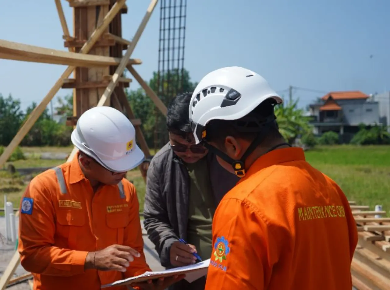 Sosialisasikan Jarak Aman Infrastruktur Listrik, Langkah PLN UIT JBM Hadirkan Sistem Transmisi Andal Jelang Nataru