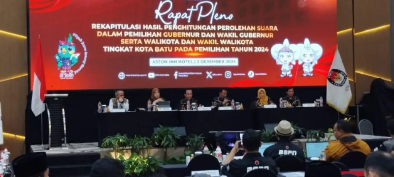 Ketua KPU Kota Batu Buka Rapat Pleno Terbuka Rekapitulasi Hasil Perolehan Suara 
