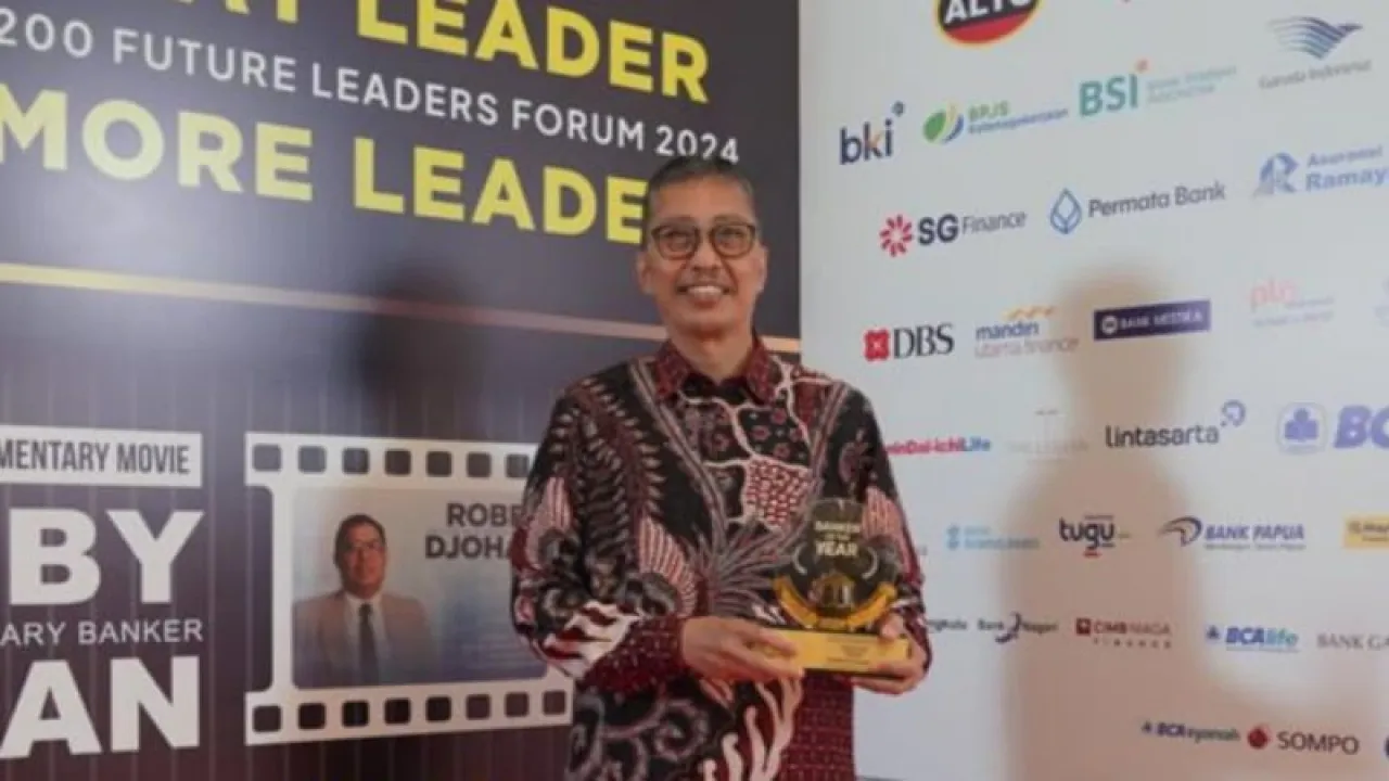 Dirut Bank Jatim Busrul Iman Banker Of The Year 2024