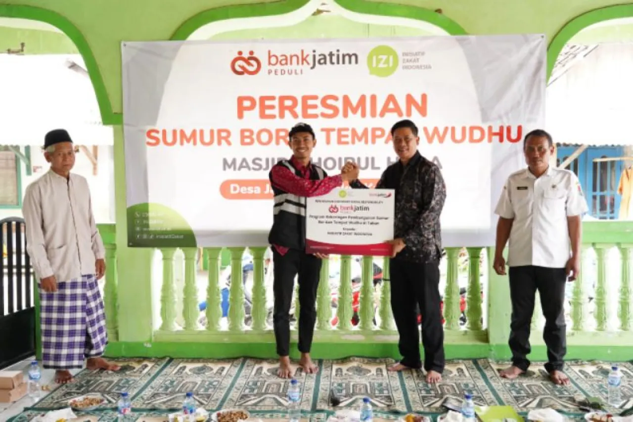 Bank Jatim Bangun Sumur Bor dan Tempat Wudhu Untuk Masyarakat Tuban