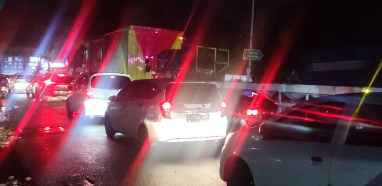 Banjir di Surabaya, Picu Kemacetan hingga Malam Hari