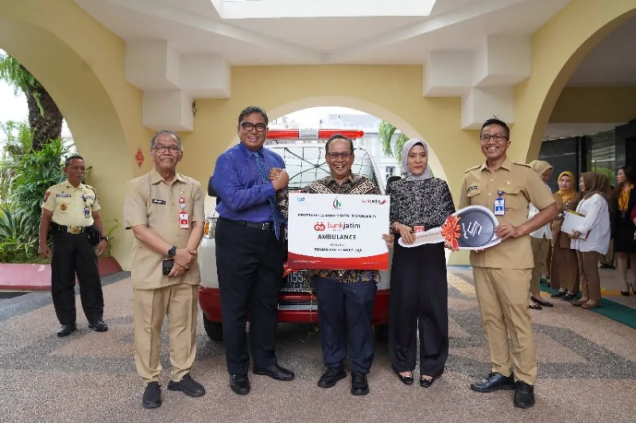 Tingkatkan Pelayanan Kesehatan, Bank Jatim Bantu RSUD Haji Ambulance