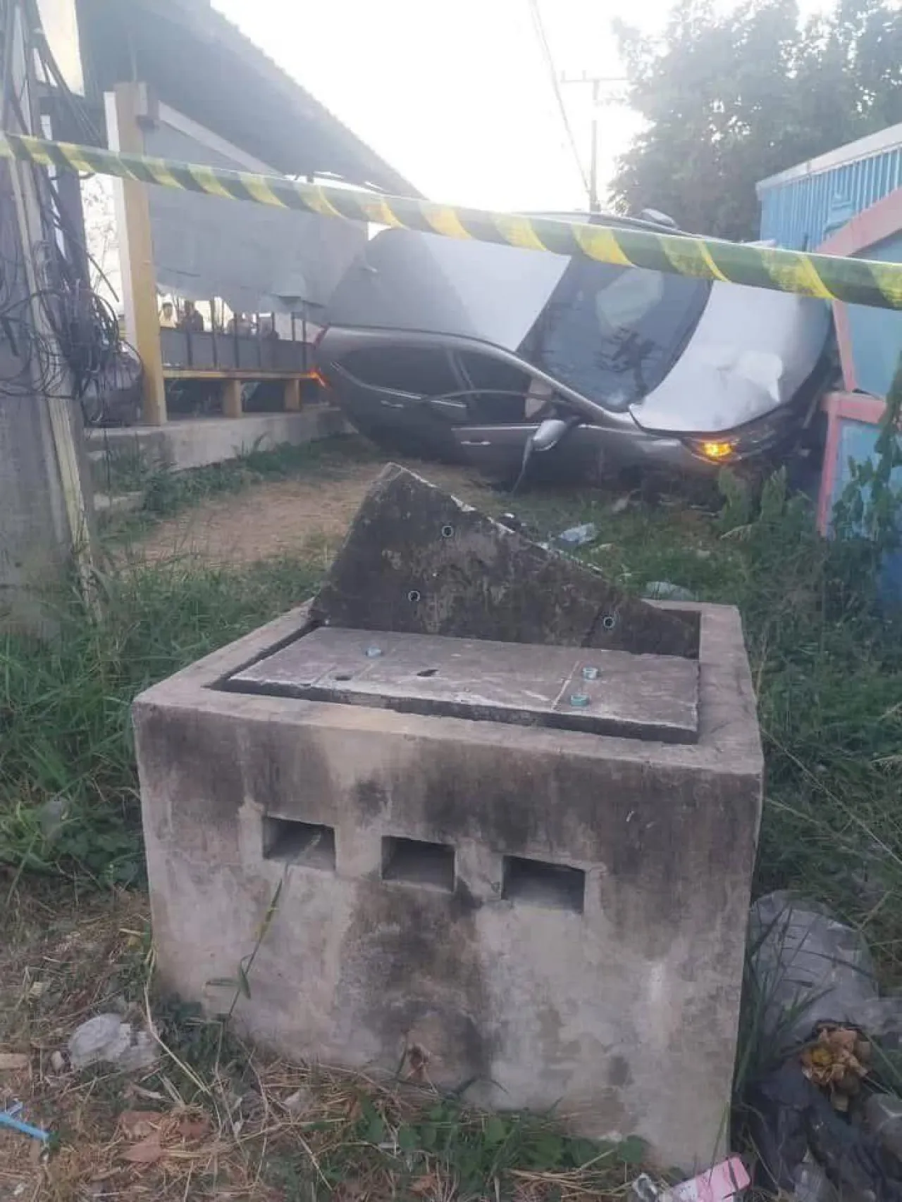 Kondisi mobil pelaku usai menabrak. Foto: Nguyen