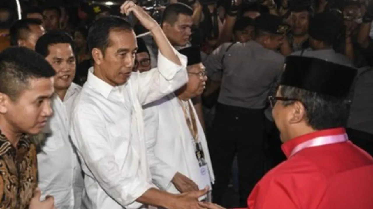 Jokowi soal Dikaitkan Penetapan Hasto Tersangka