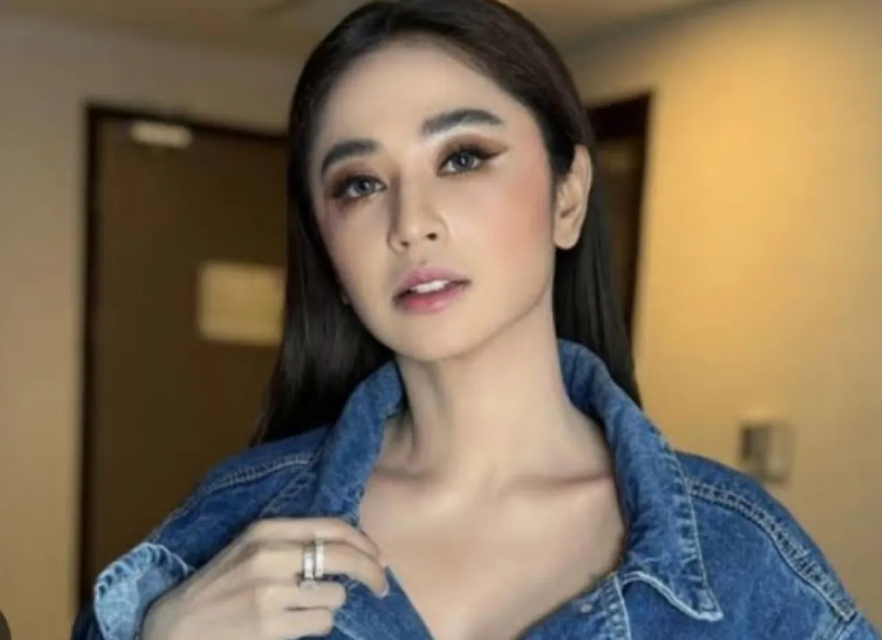 Oknum PNS Pamer Alat Kelamin, Dewi Perssik Lapor Polisi