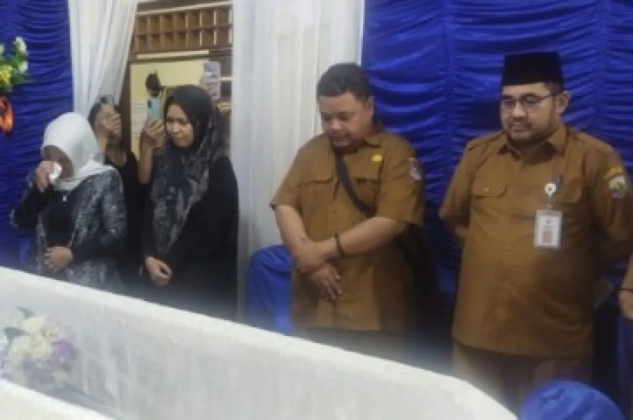 Anggota DPRD Kotabaru Jerry Lumenta Tutup Usia, Bupati Sampaikan Penghormatan Terakhir