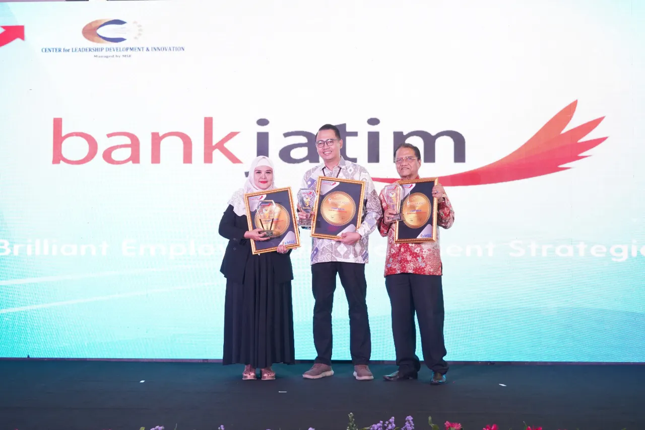 Bank Jatim Menuai Gelar di Ajang IHCBA dan IPRA 2025