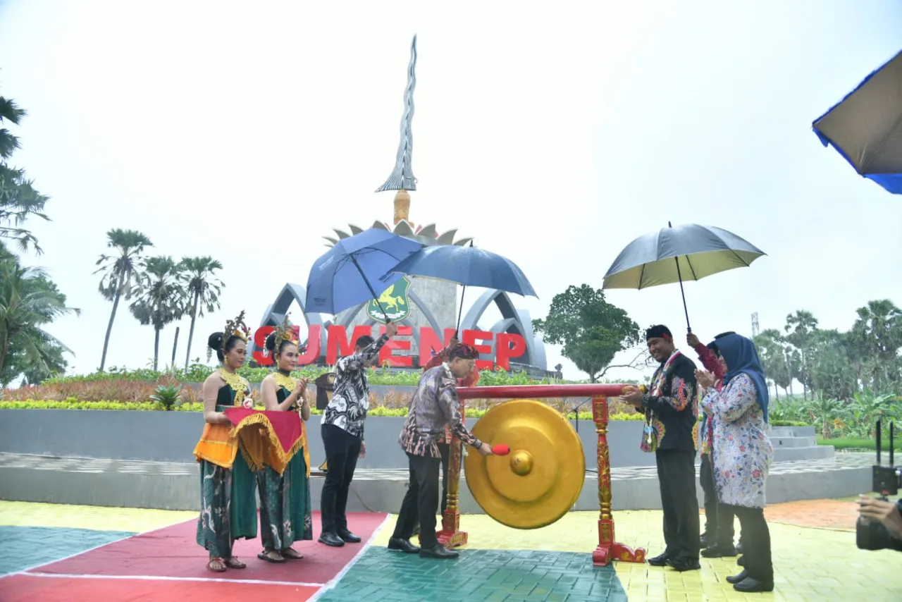 Menteri Kebudayaan Fadli Zon Resmikan Tugu Keris di Sumenep, Sebut Bakal Jadi Daya Tarik Wisatawan