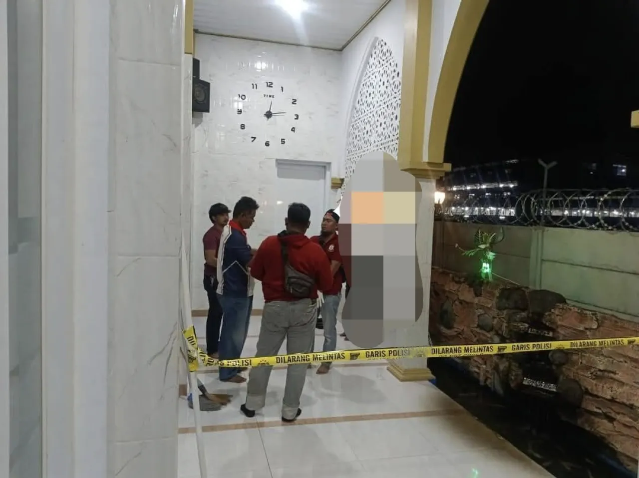 Diduga karena Dagangan Sepi, Pria di Cirebon Nekad Gantung Diri di Teras Masjid