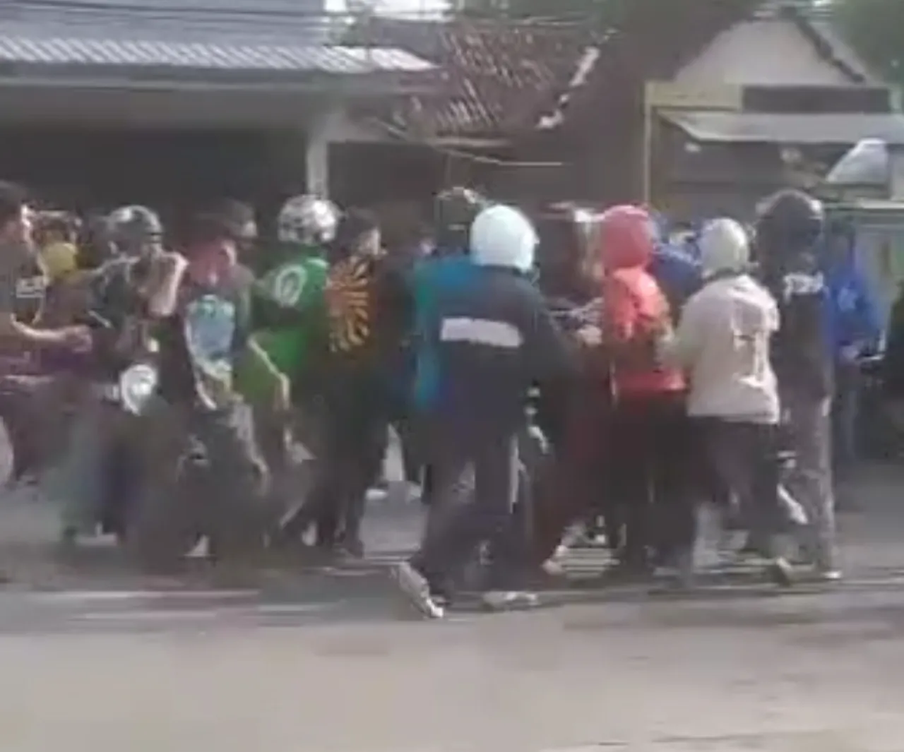 Gerombolan Pemuda Beratribut Perguruan Silat Keroyok Tiga Pemuda di Jombang