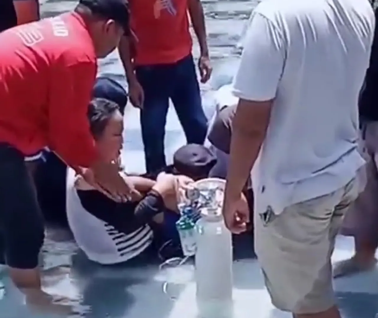 Bocah 6 Tahun Tenggelam Akibat Tersangkut Saluran Pembuangan Air Kolam Renang di Garut