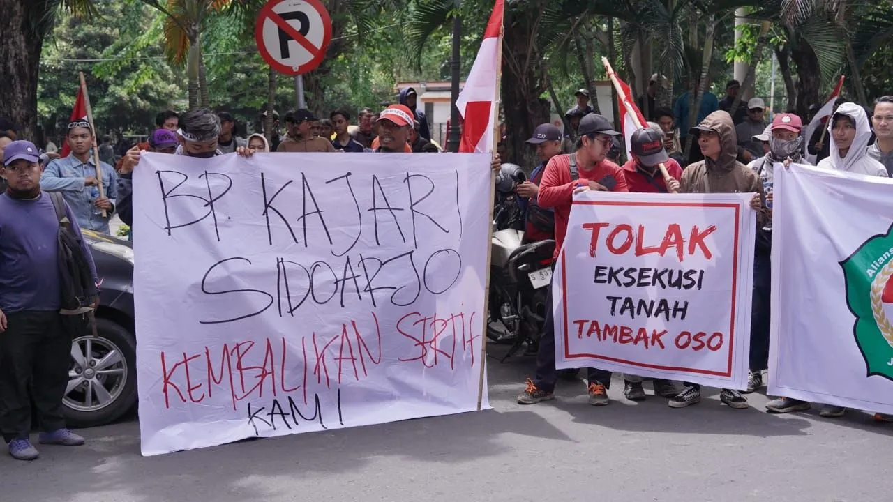 Ribuan Massa Gelar Aksi Demo Atas Status Kepemilikan Lahan di Tambak Oso