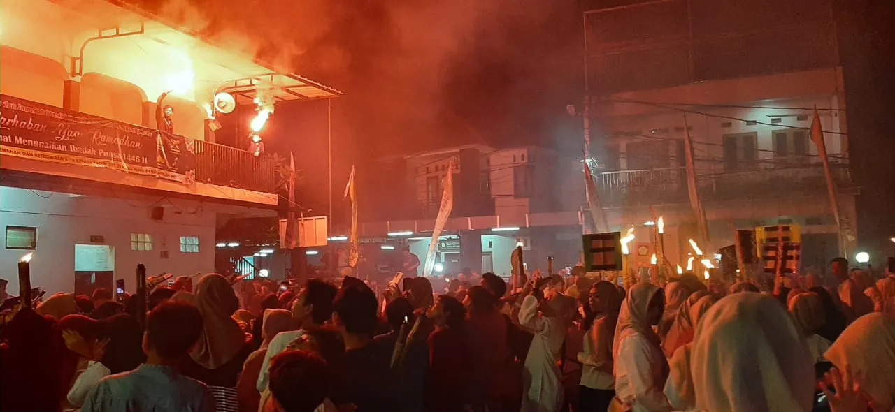 Penuh Semangat, Ratusan Warga Ramaikan Pawai Obor Sambut Ramadan di Depok