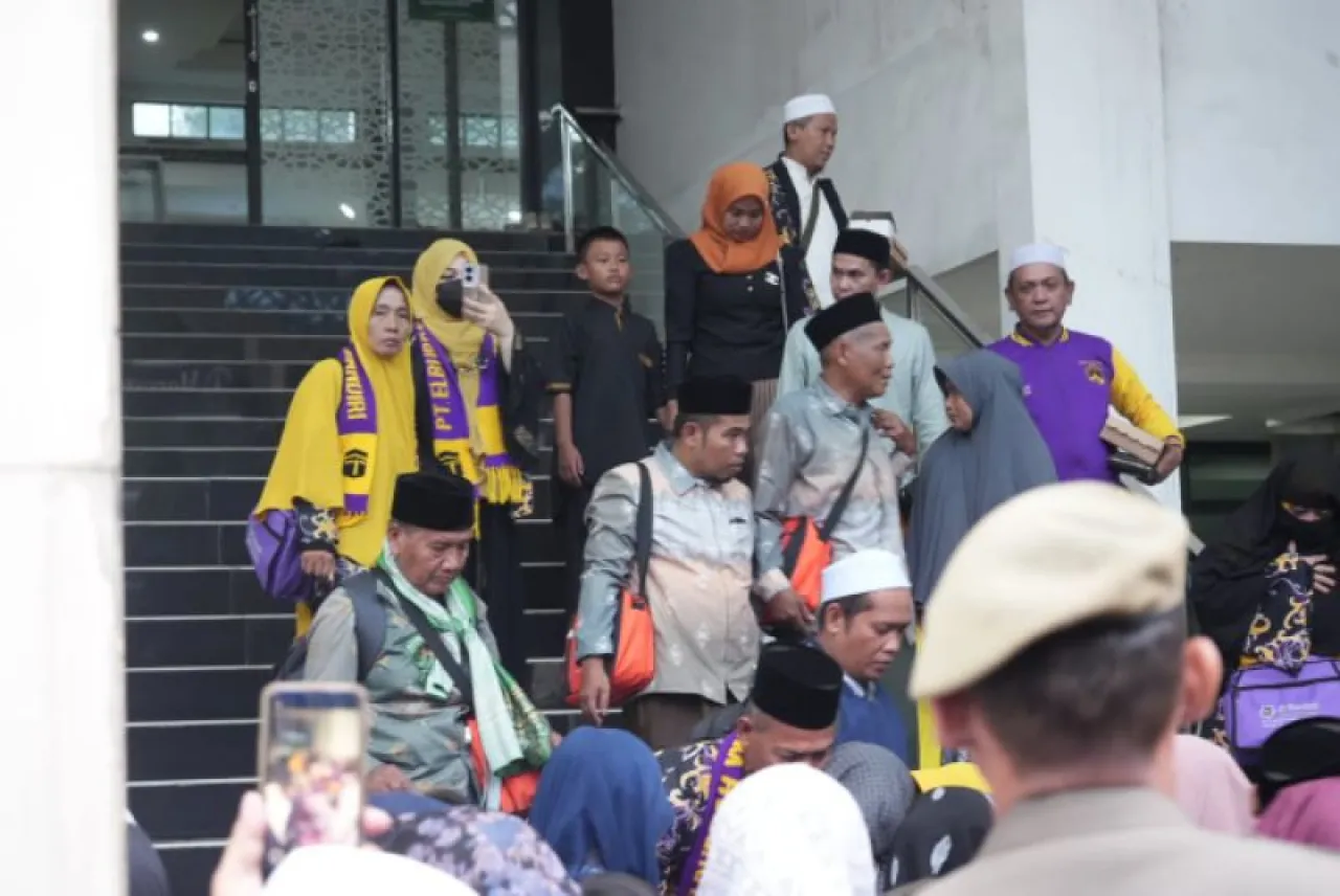 PJ Bupati Bogor Melepas Jamaah Umroh FKS dalam Rangka Amal Bakti Kemenag Ke-79