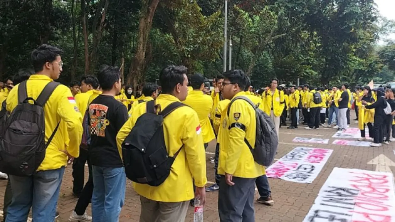 Demo "Indonesia Gelap", BEM UI Gelar Aksi di Depan Istana