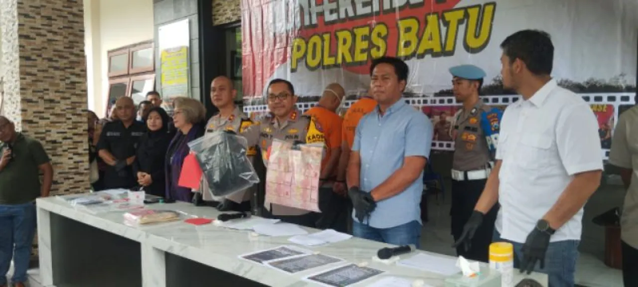 Polres Batu Amankan Oknum Wartawan dan LSM yang Diduga Lakukan Pemerasan Ratusan Juta Rupiah