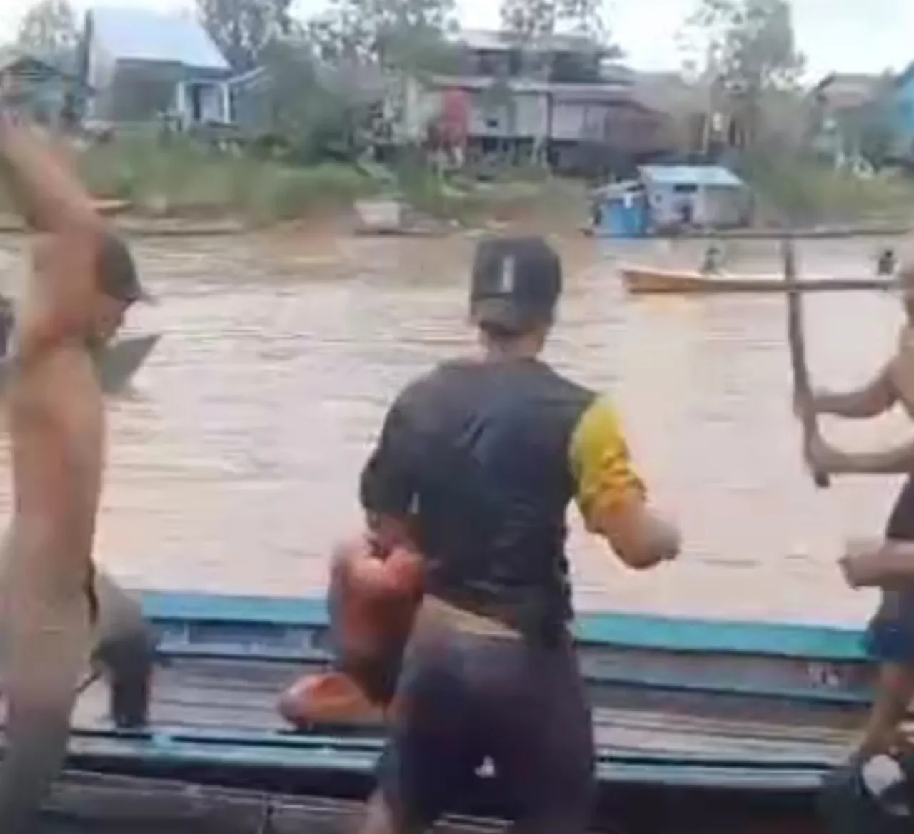 Terduga Pelaku Pembunuhan Kritis setelah Diamuk Massa