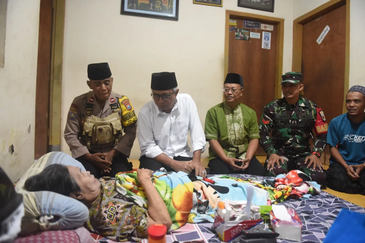 Wakil Wali Kota Kediri Beri Bantuan Paket Sembako ke 30 Eks ODGJ di Kelurahan Ngampel