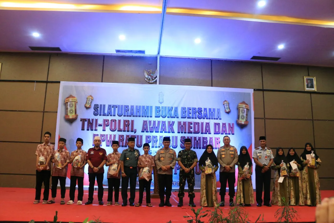 Kapolda Sumbar Buka Bersama TNI-Polri, Awak Media, DPW Ratu Prabu Serta Anak Yatim