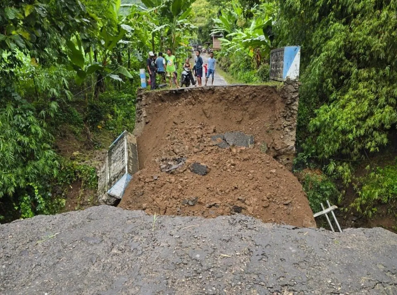 Diterjang Banjir Bandang, Jembatan di Ponorogo Putus