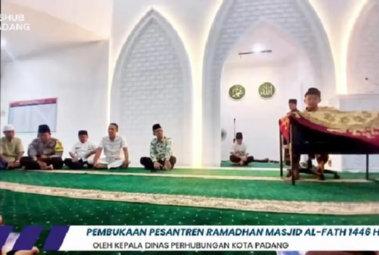 Kadishub Kota Padang Buka Pesantren Ramadhan 1446 Hijriah di Masjid Al-Fath, Seberang Padang