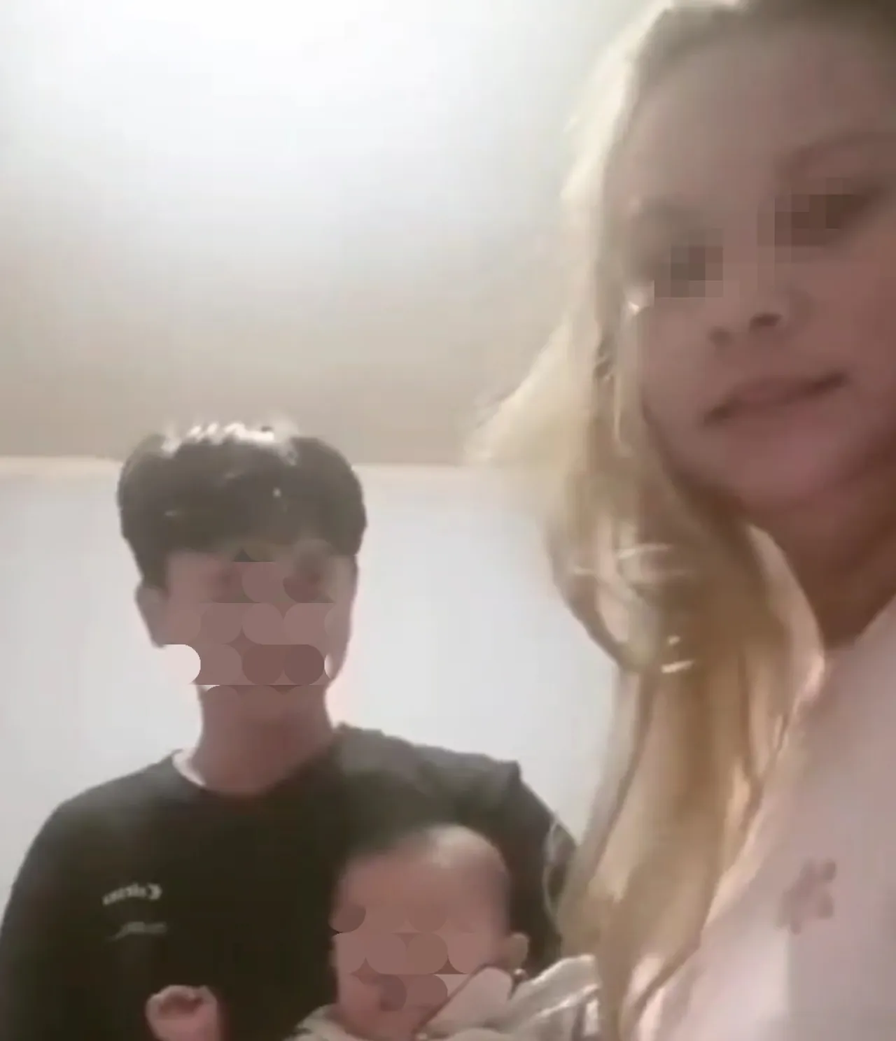 Banting Bayi 6 Bulan, Wanita Berambut Pirang Ditangkap Polisi