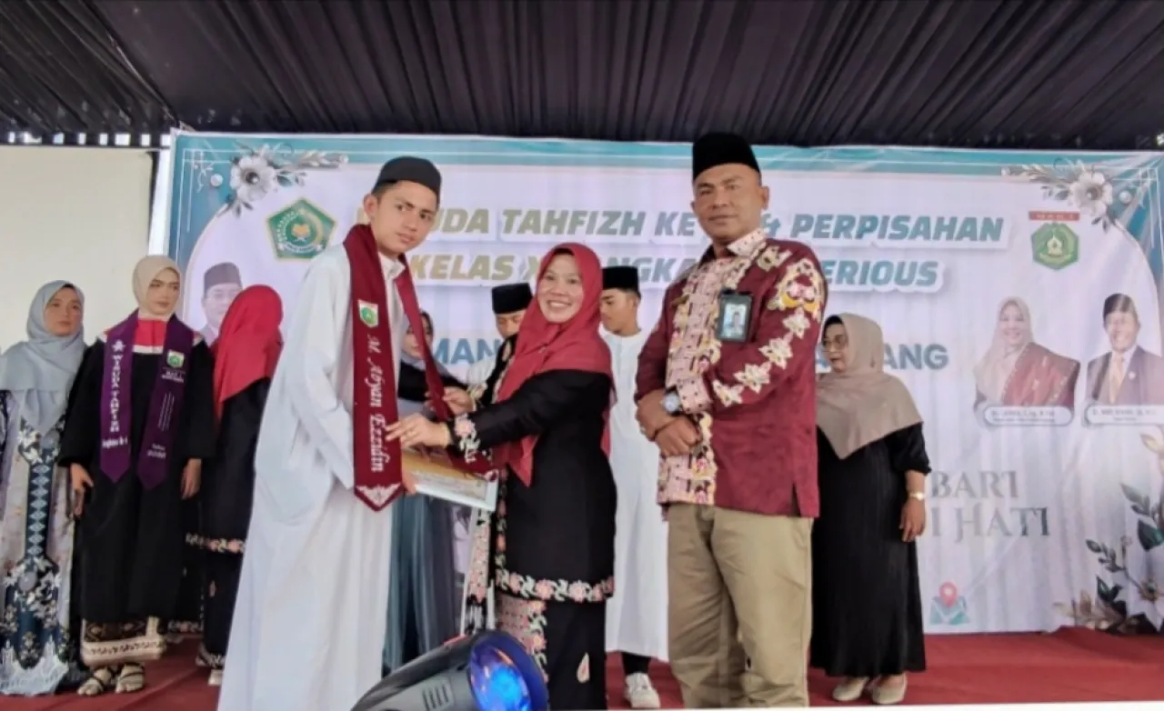 76 Hafiz Qur’an Diwisuda di MAN 1 Padang Panjang