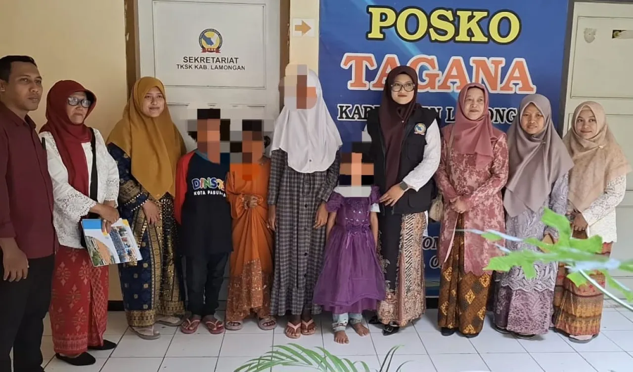 Ibu dan Anak Warga Lamongan Terlantar di Surabaya