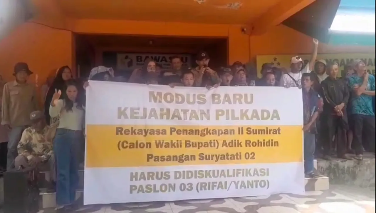 Demo Bawaslu Bengkulu Selatan, Massa Desak Diskualifikasi Paslon 03