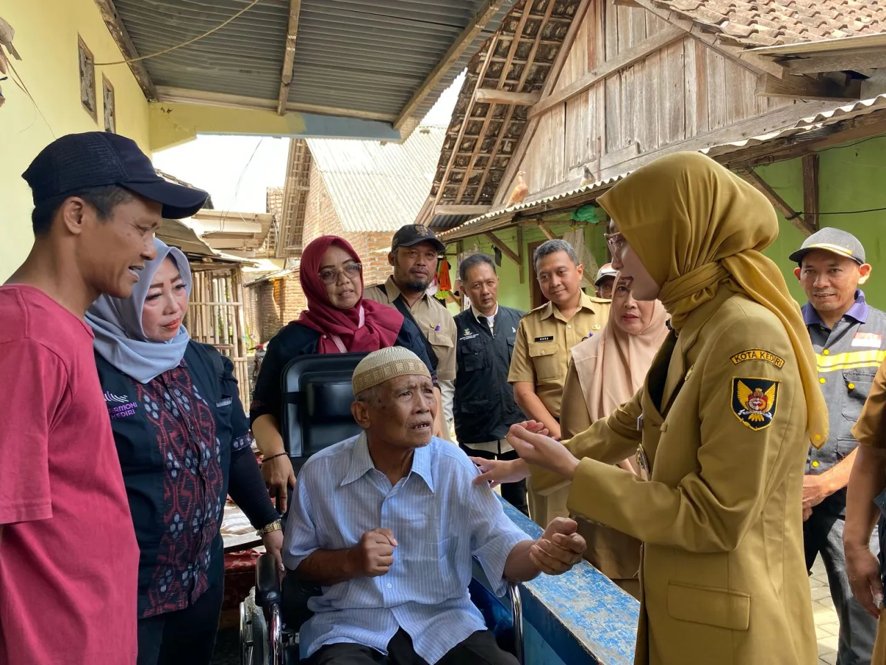 Tak Hanya Beri Bantuan, Wali Kota Kediri Vinanda Prameswati Fasilitasi Kesehatan ke RSUD