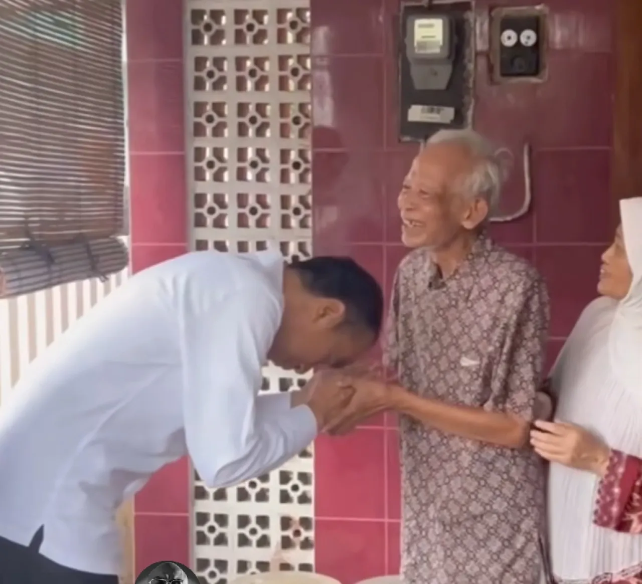 Isu Ijazah Palsu Memanas, Jokowi Kunjungi Kasmudjo, Dosen Pembing di UGM