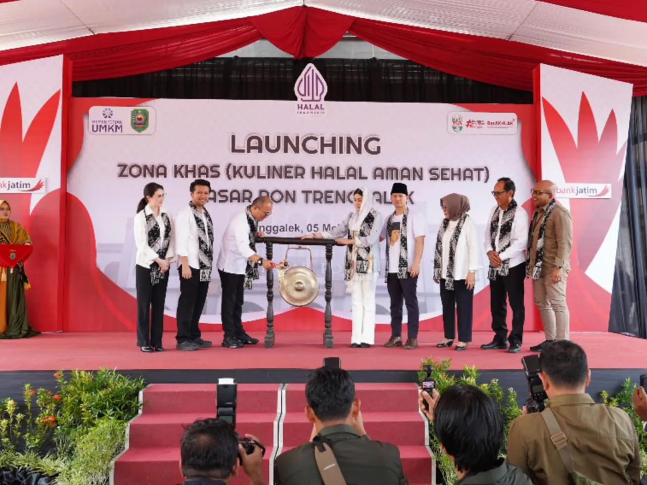 Dukung Pertumbuhan UMKM Halal, Bank Jatim Launching Zona KHAS Pasar Pon
