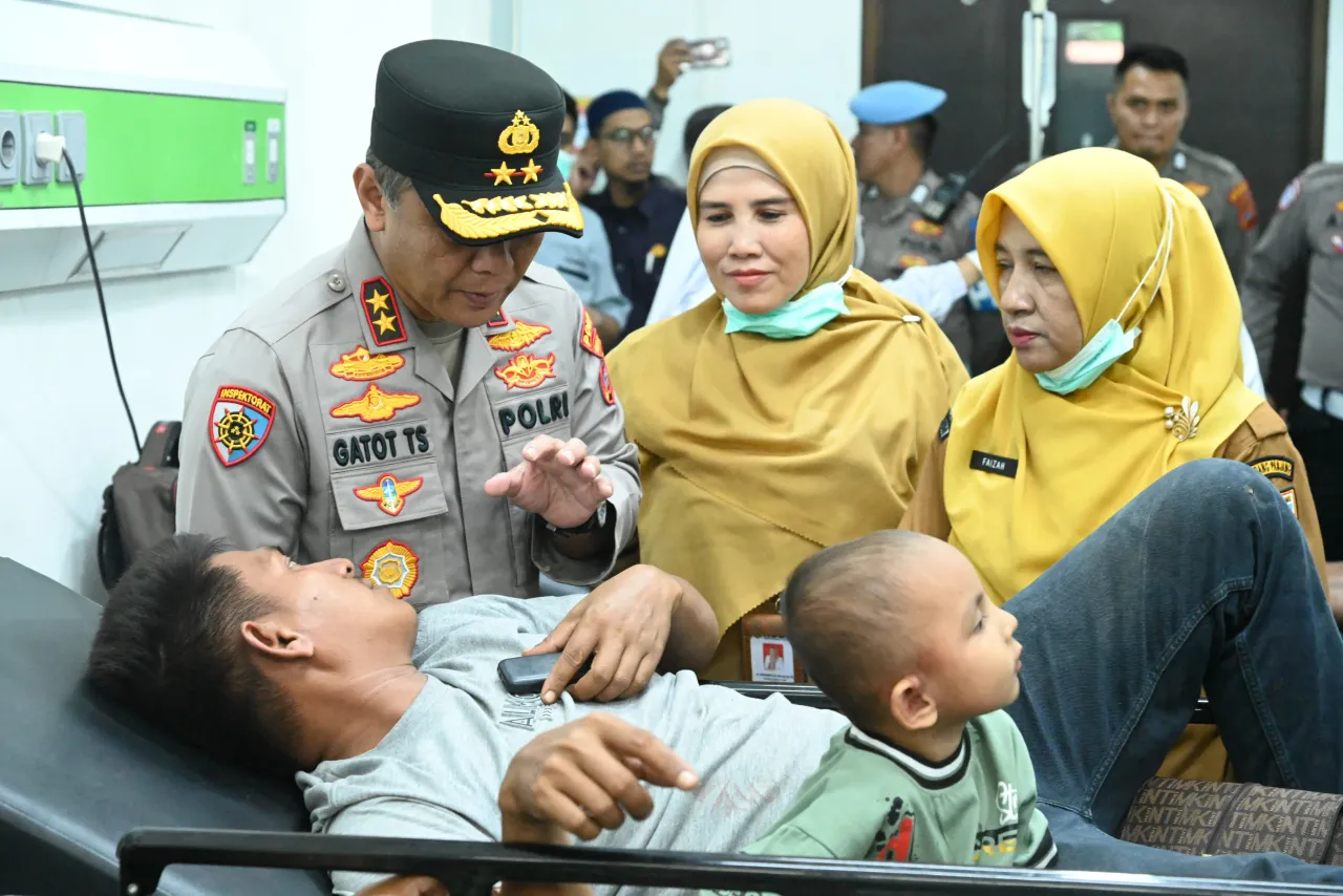 Kapolda Sumbar Tinjau Lokasi dan Korban Kecelakaan Bus ALS di Padang Panjang