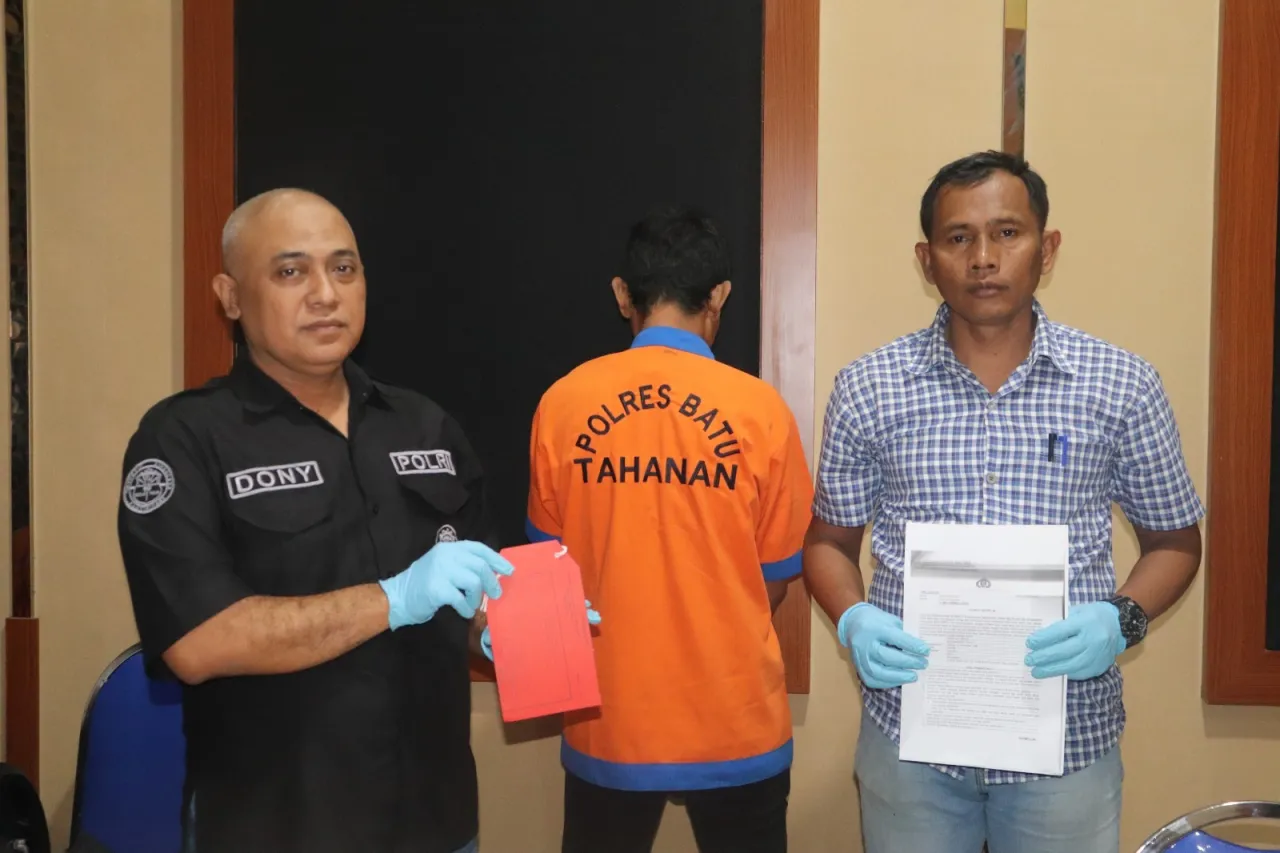 Terduga pelaku Perampasan HP di Pujon diamankan Polres Batu. Foto: Humas