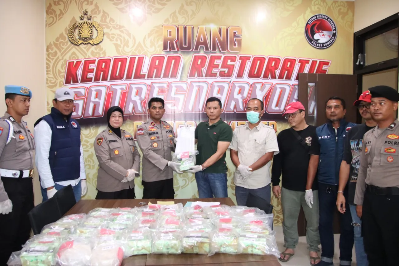 Polres Sumenep Serahkan 35 Kg Sabu Temuan Nelayan Masalembu ke Polda Jatim