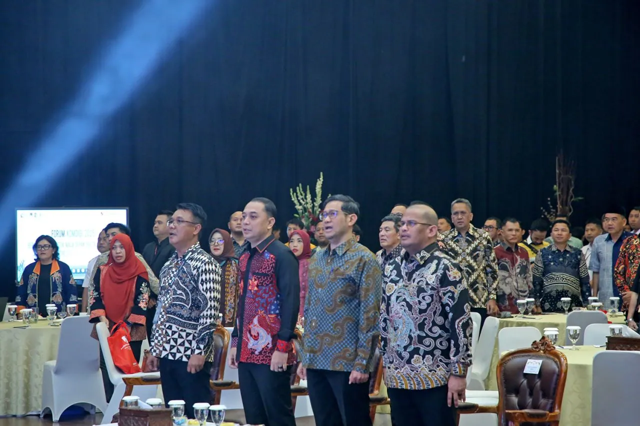 Wali Kota Surabaya Inisiasi Kolaborasi Digital Antar Kota di Forum Komdigi Munas APEKSI 2025