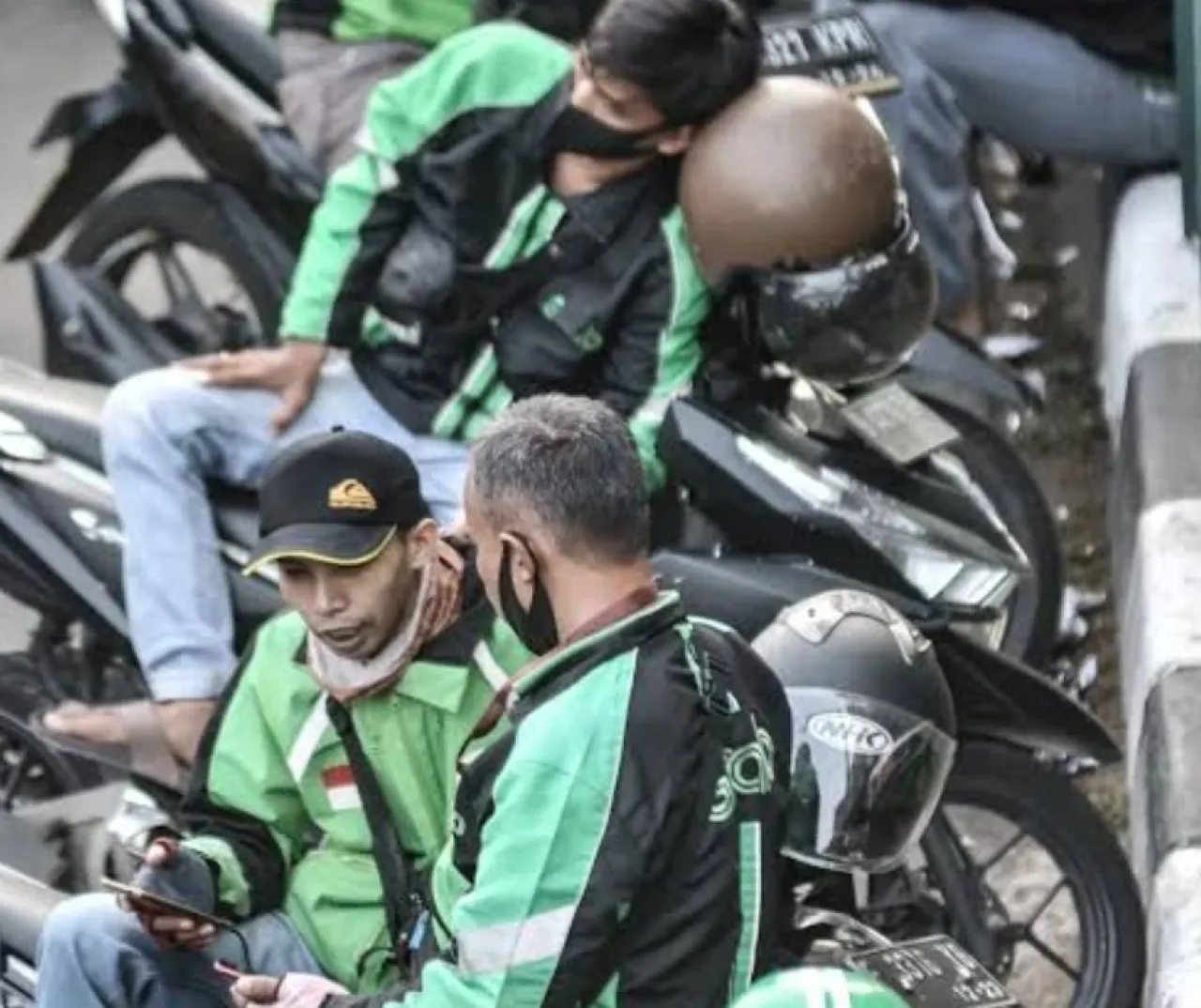 DPR Janji Tekan Aplikator agar Potongan Ojol Turun Jadi 10 Persen