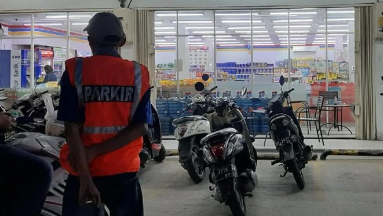 Jukir Liar Meresahkan, DPRD Surabaya Desak Minimarket Sediakan Petugas Parkir Sendiri dan Gratis
