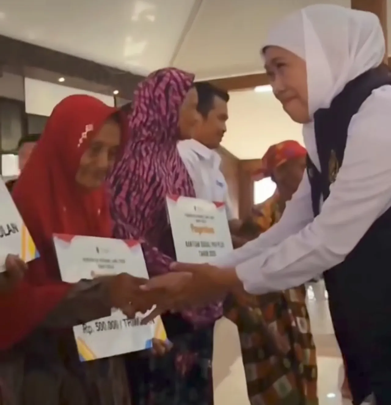 Dipanggil KPK terkait Kasus Korupsi Dana Hibah, Gubernur Jatim Khofifah Mangkir