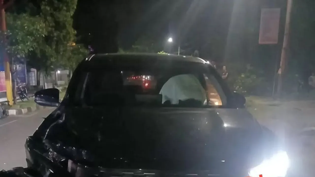 Malam 1 Suro, Adu Banteng Beat vs Toyota Innova di Magelang
