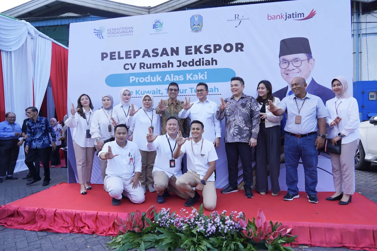 Nasabah Binaan Bank Jatim Sukses Ekspor Ribuan Alas Kaki