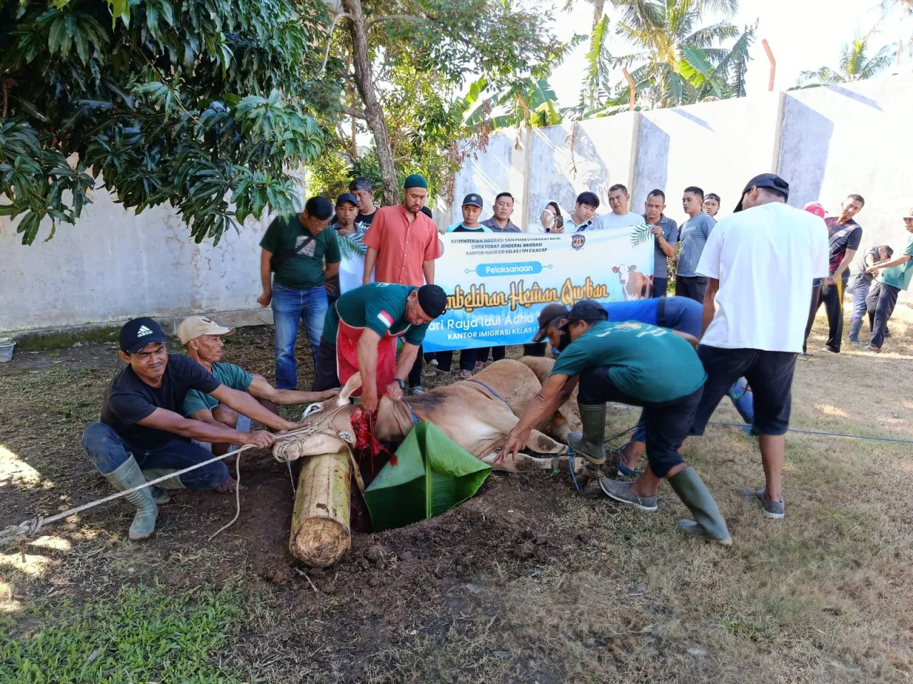 Kantor Imigrasi Cilacap Sembelih Hewan Kurban