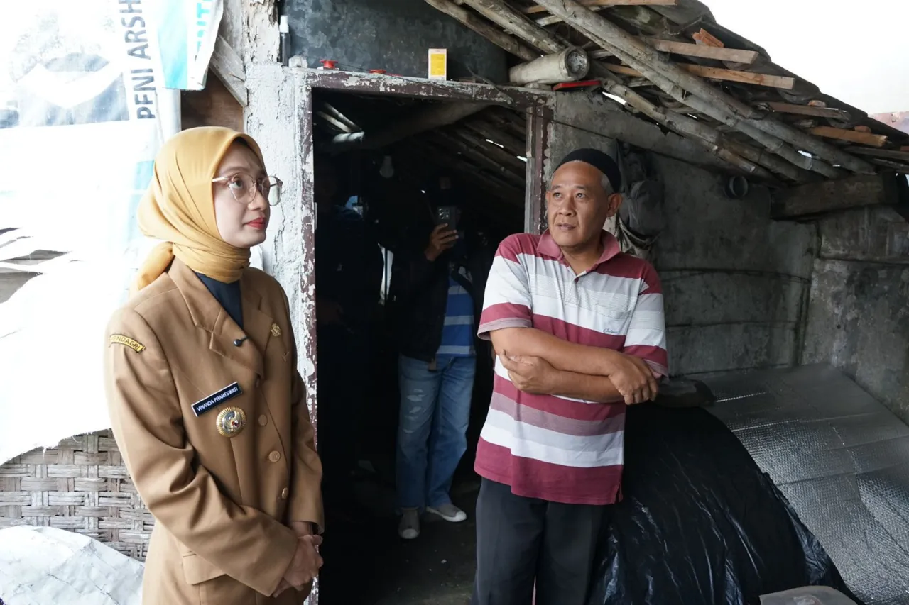 Tinjau Penerima Bansos RTLH, Wali Kota Kediri Berharap Peningkatan Kualitas Hidup Masyarakat