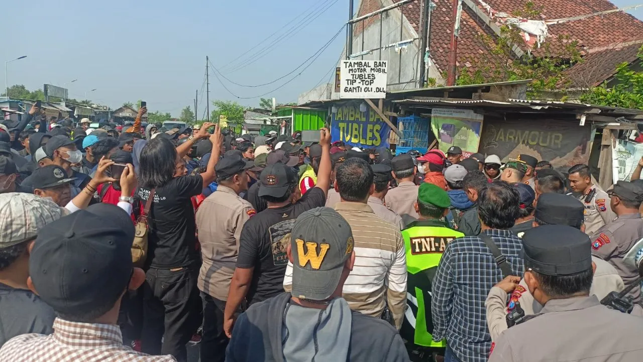 Ribuan Massa Hadang Eksekusi Lahan 9,8 Hektare di Tambakoso, Kapolresta Sidoarjo Turun Tangan