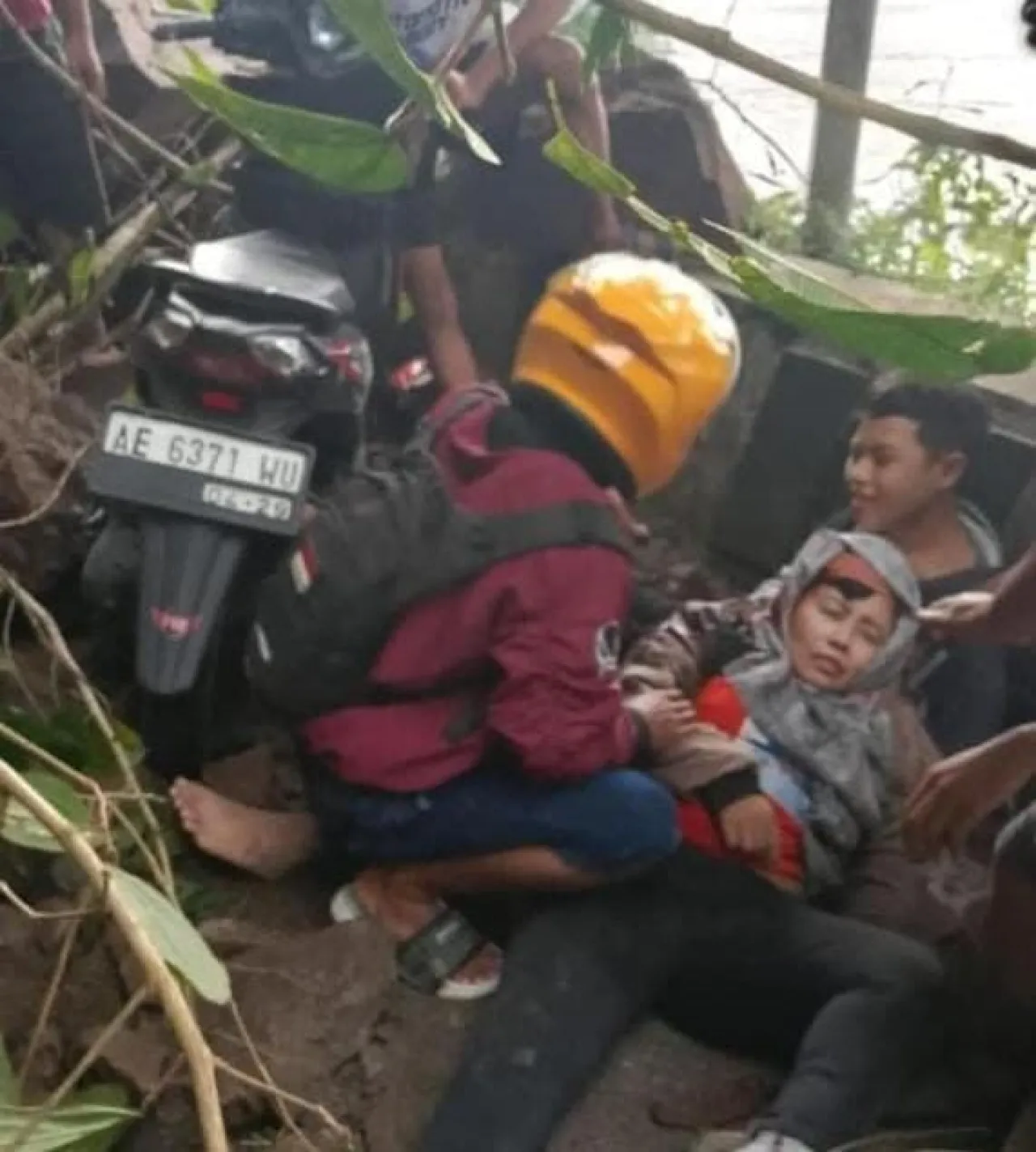 Tebing 10 Meter Longsor, Dua Wisatawan Telaga Ngebel Ponorogo Jadi Korban