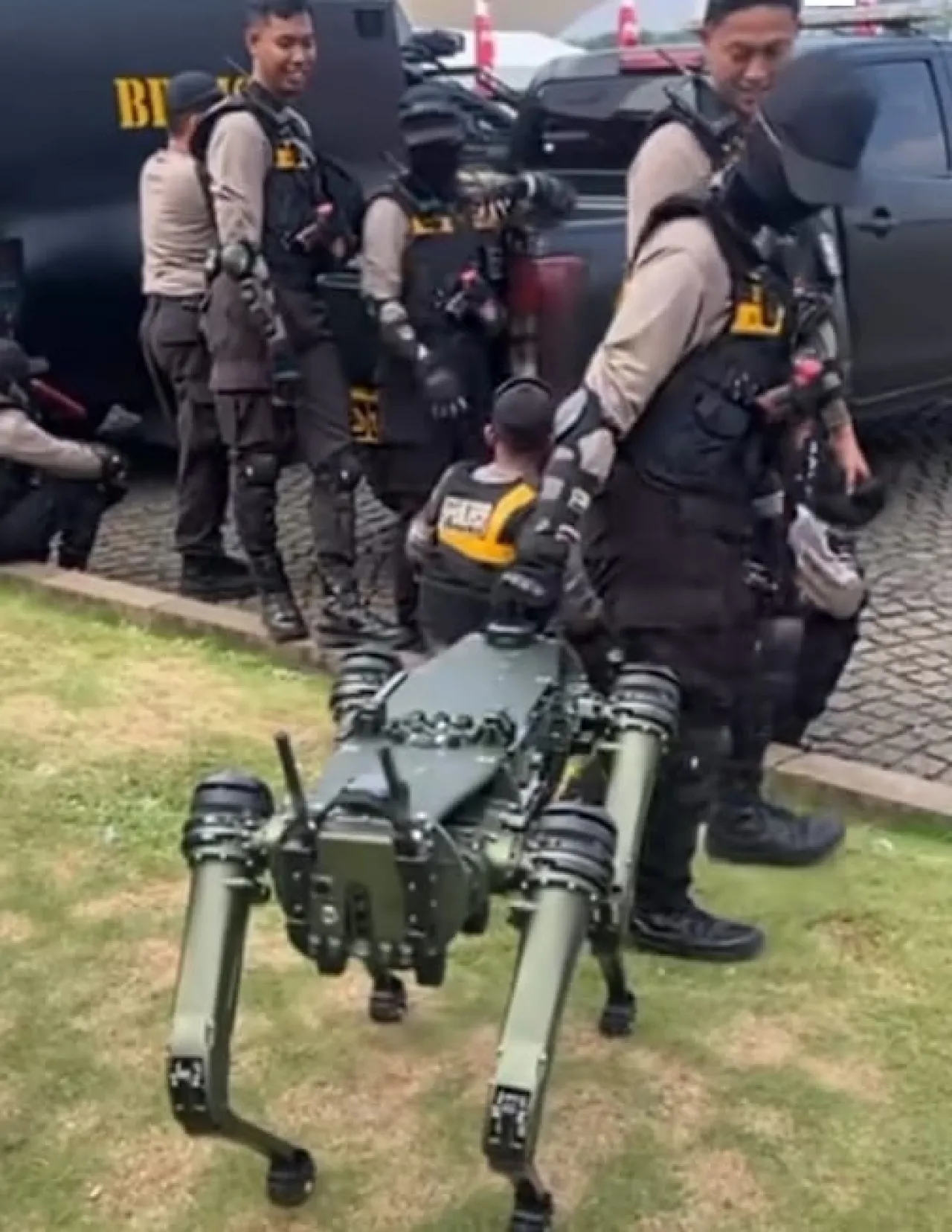 HUT Bhayangkara ke-79 di Monas, Robot Humanoid hingga Robot Dog Beratribut Polisi Dipamerkan