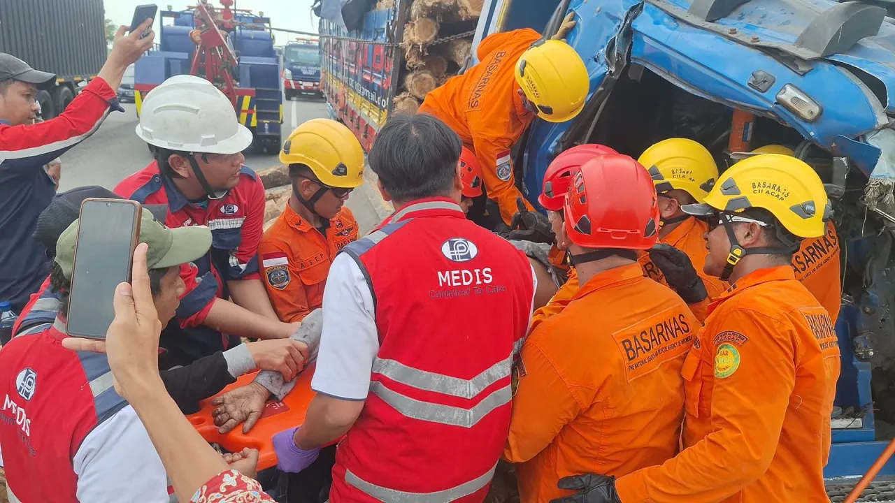Kecelakaan dengan Penanganan Khusus di KM 261, Tol Pejagan, Brebes